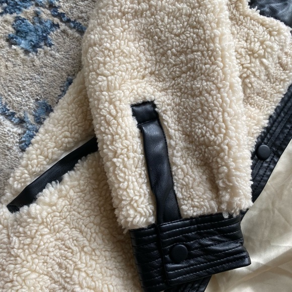Blank NYC Sherpa jacket size XS with leather accents. - Picture 5 of 6